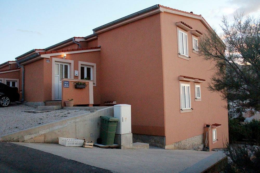 Apartmani Zeljko Metajna Ngoại thất bức ảnh
