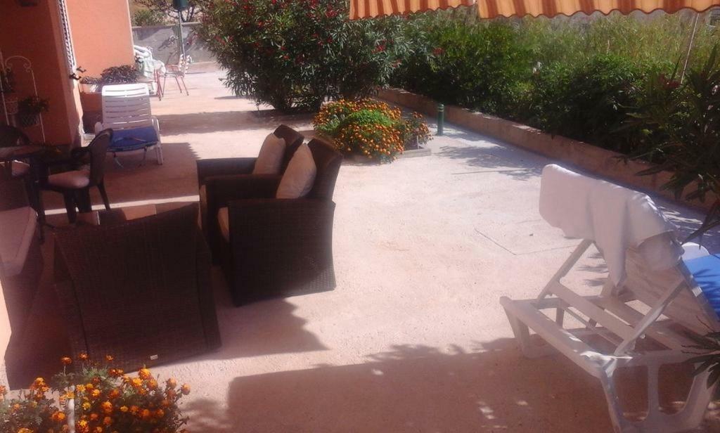 Apartmani Zeljko Metajna Ngoại thất bức ảnh