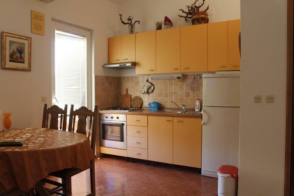 Apartmani Zeljko Metajna Ngoại thất bức ảnh